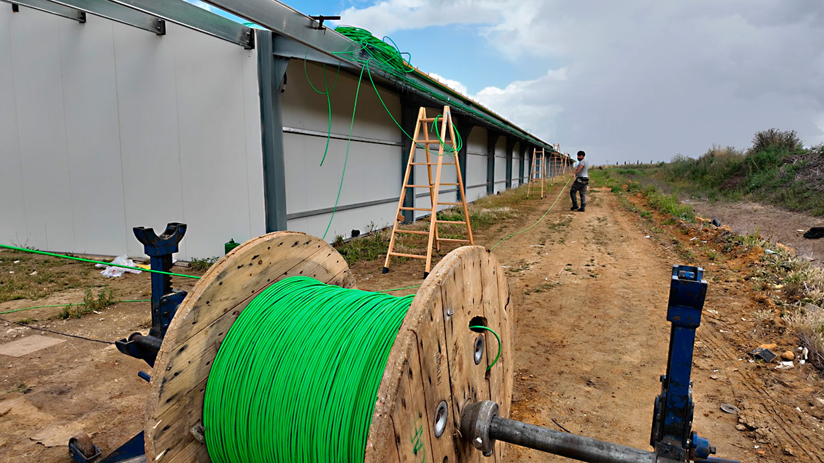 Tendido de cable en bandeja perimetral - bobina grande